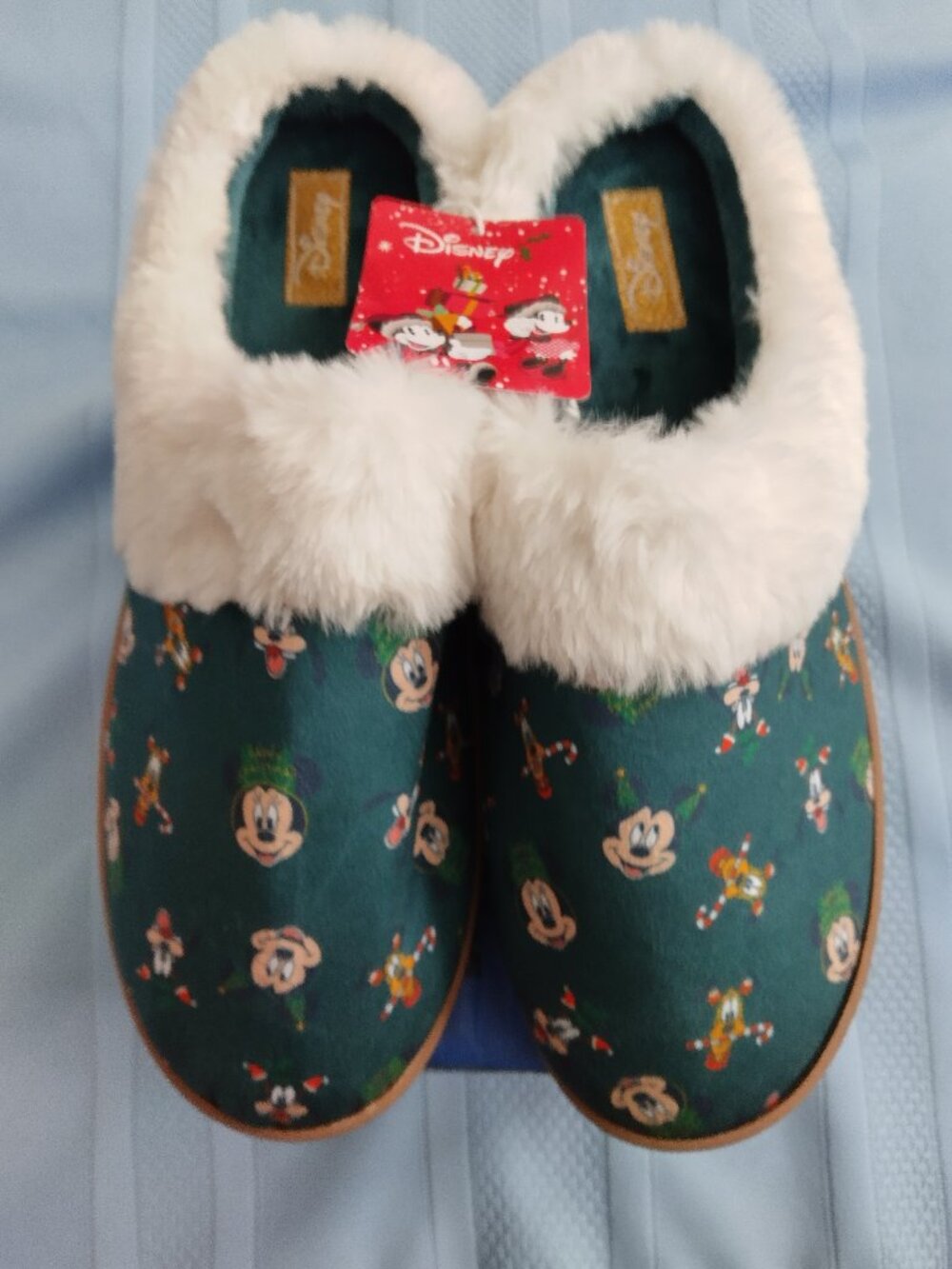 NWT Christmas-Disney Women's Slippers 9/10